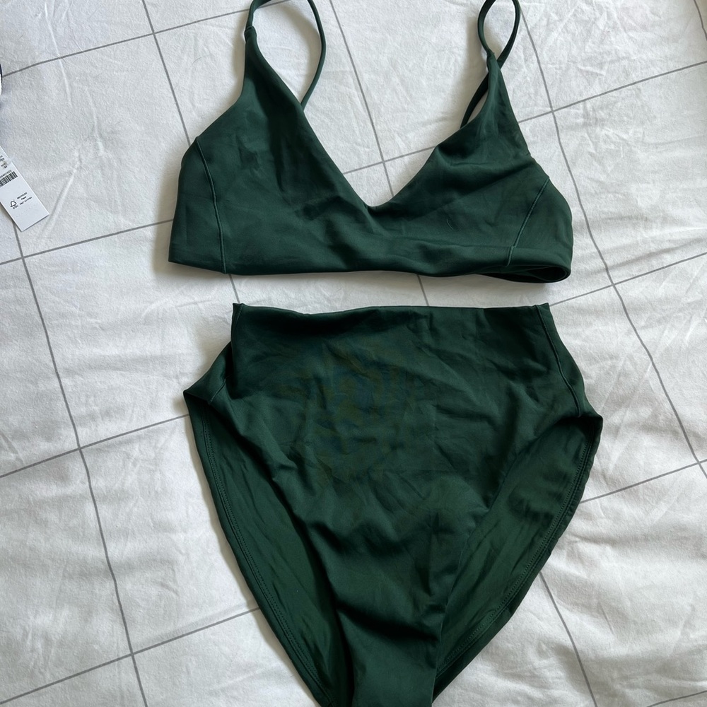 Left on Friday worn ONCE swimsuit. Size M